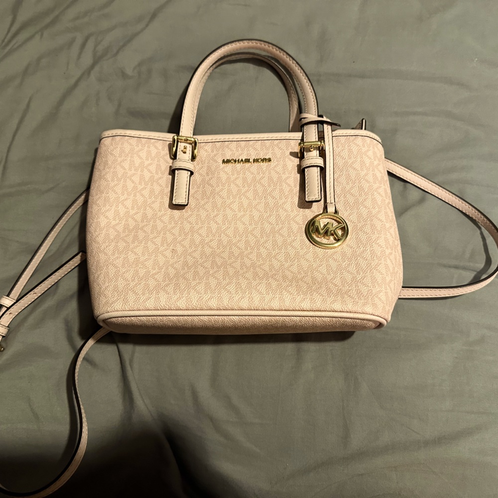 Michael Kors $125 obo - Picture 1 of 2